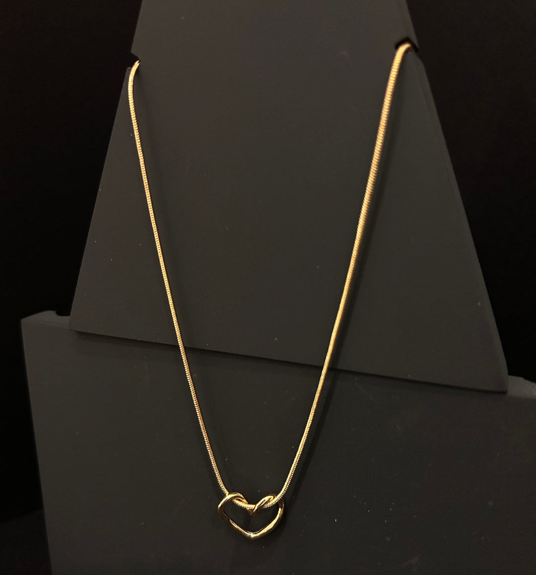 Swinging Heart Premium Necklace