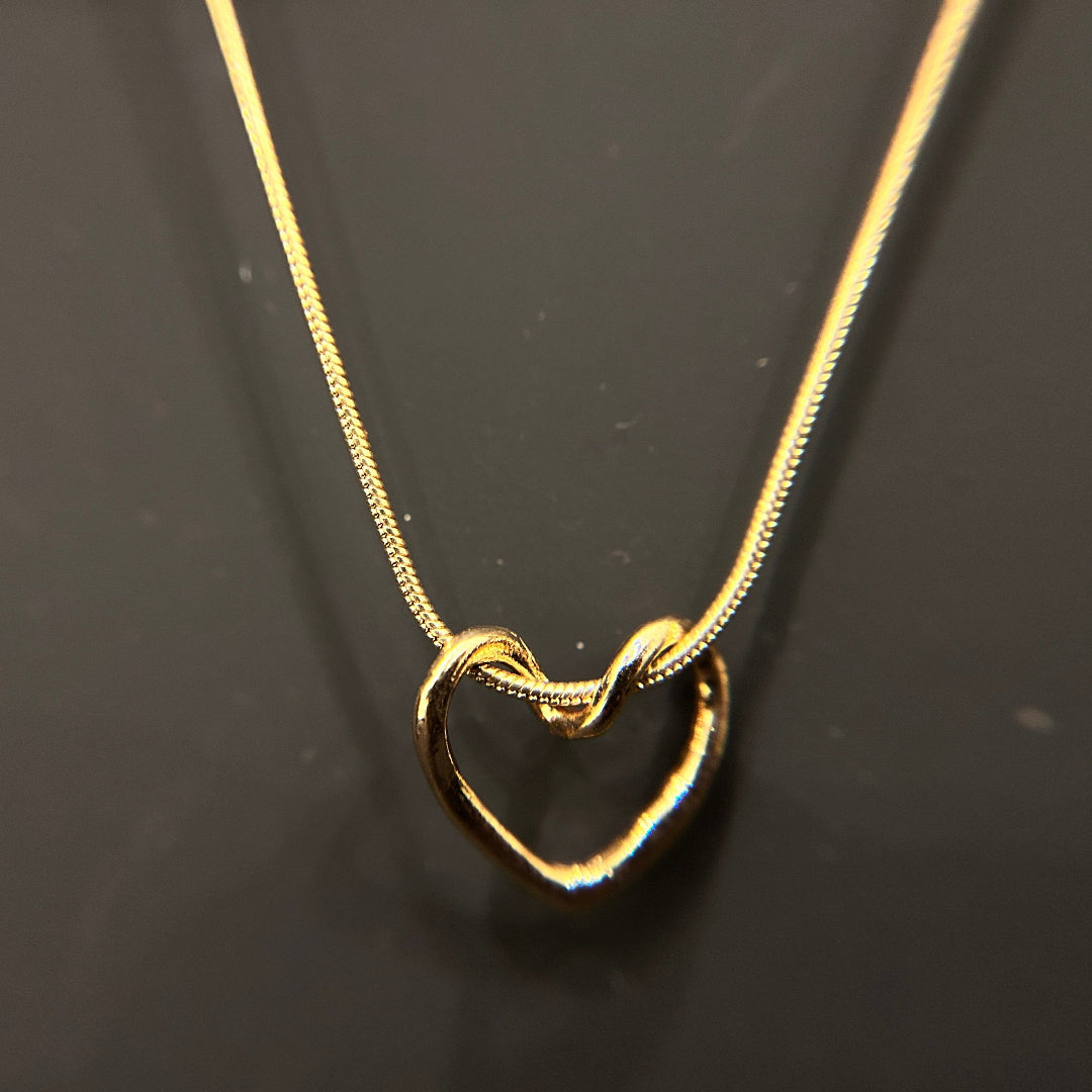 Swinging Heart Premium Necklace