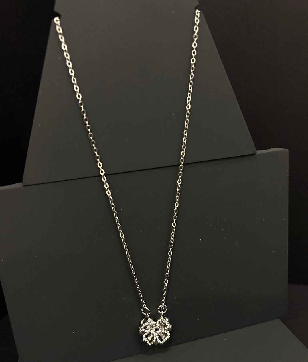Flower Diamond Magnetic Silver Color Chain