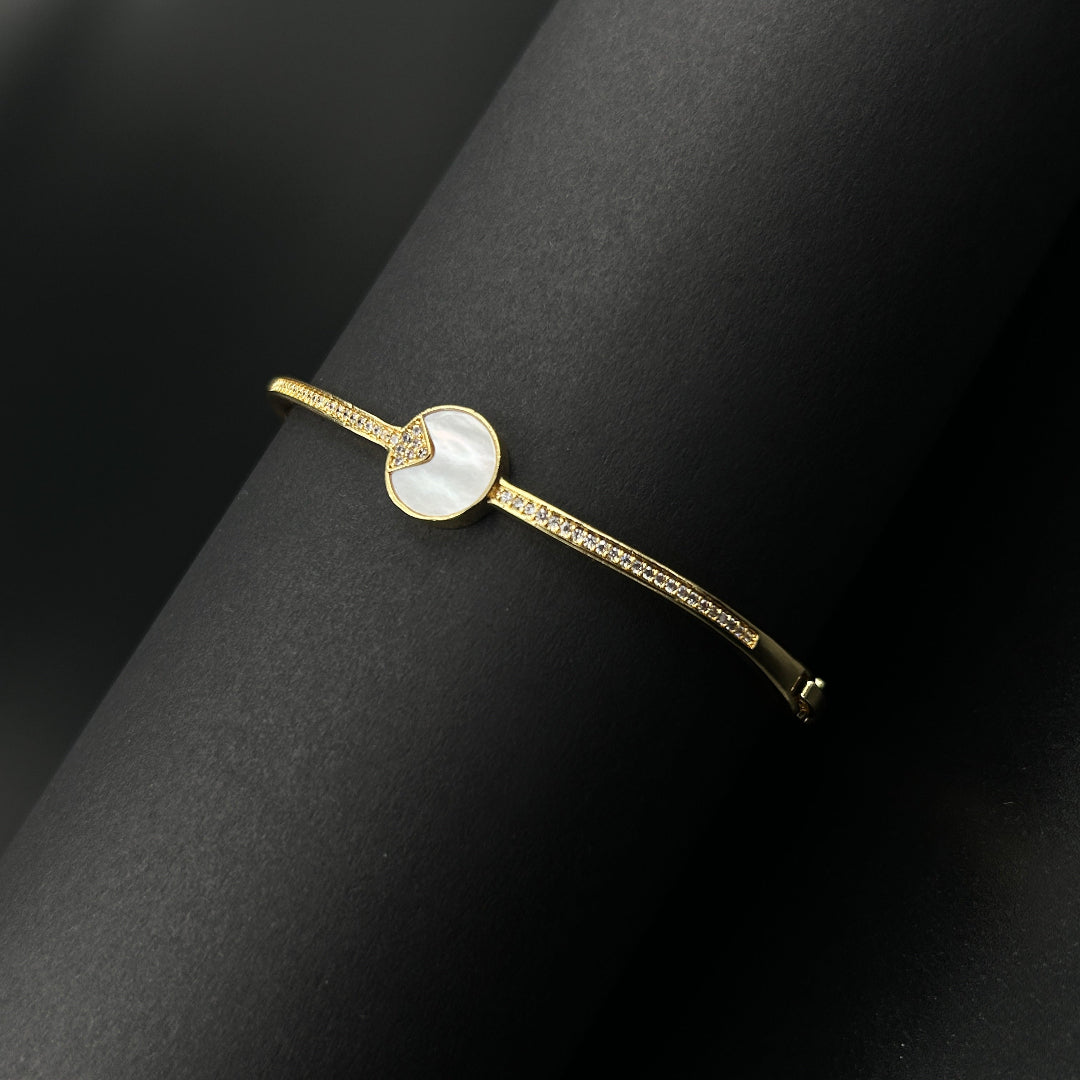 Slim Classic Dial Unique Bracelet