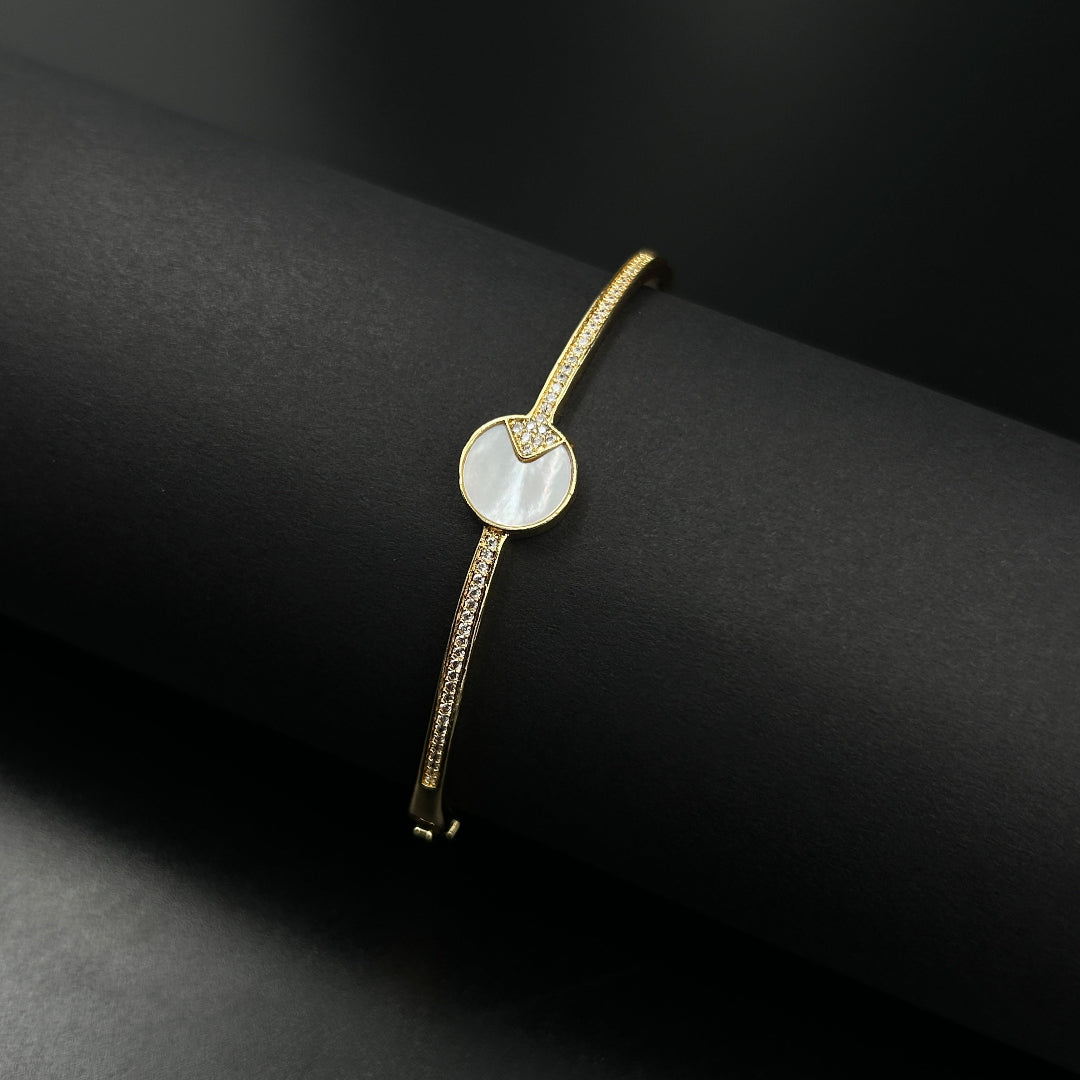 Slim Classic Dial Unique Bracelet