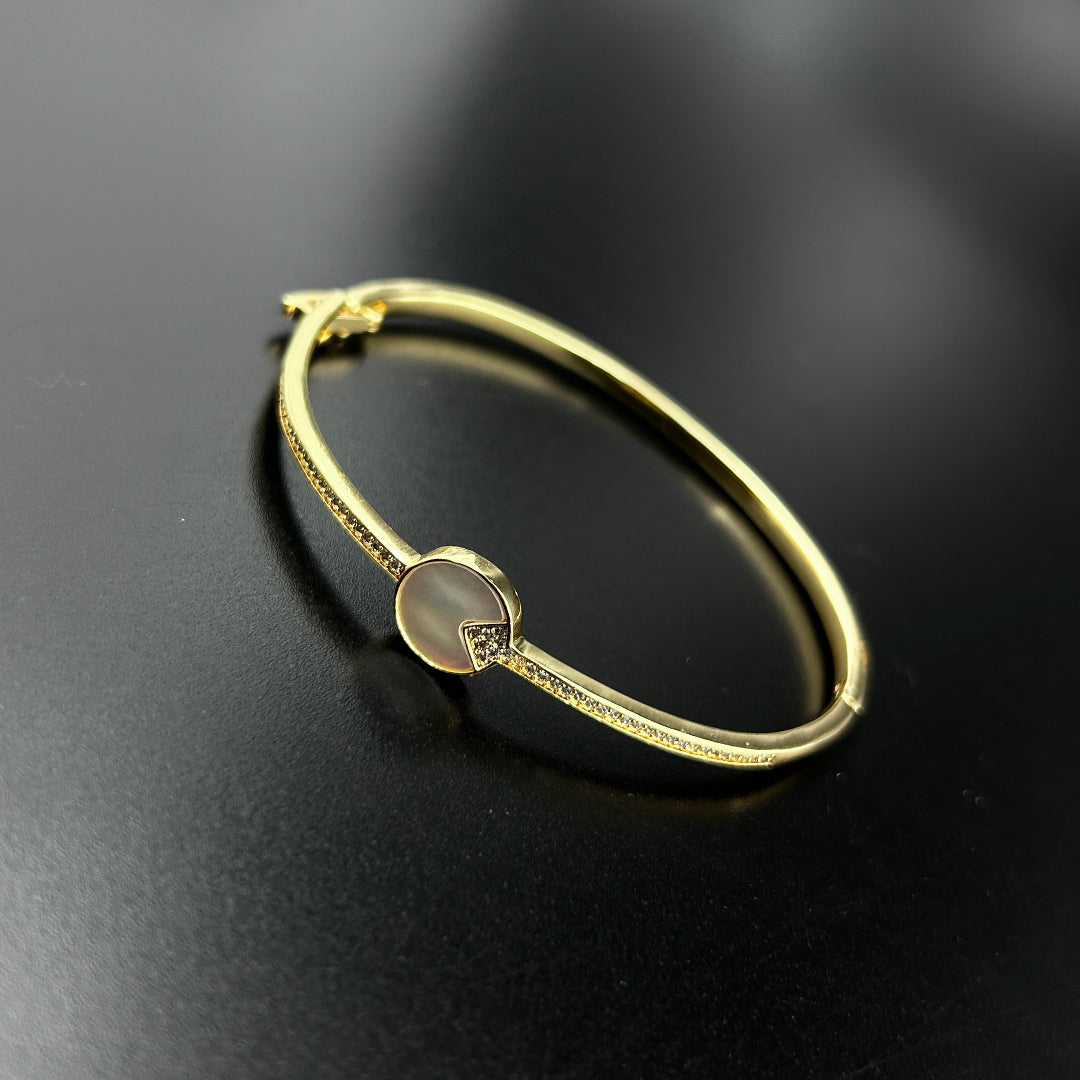 Slim Classic Dial Unique Bracelet