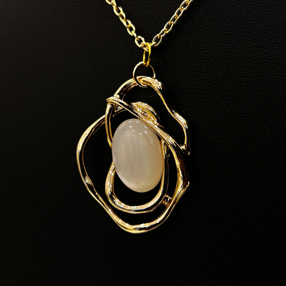 Modern Pendant with Chain Gold Color