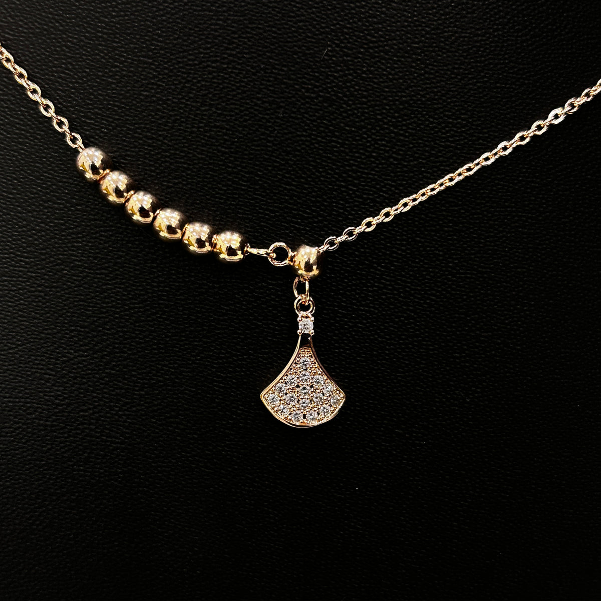 Single Leaf Rose Gold Pearl Necklace