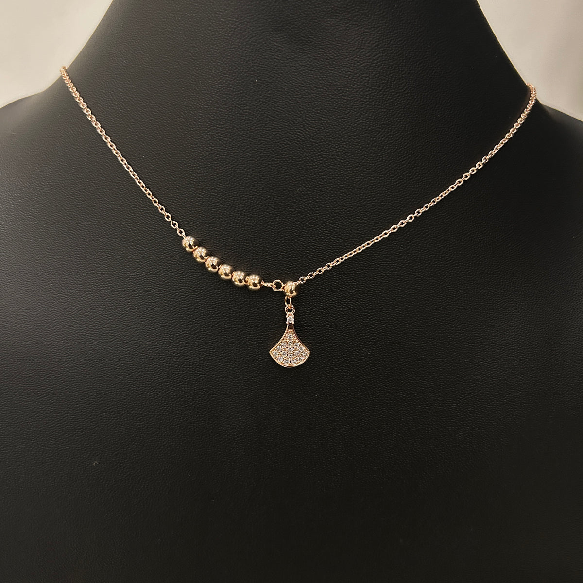 Single Leaf Rose Gold Pearl Necklace